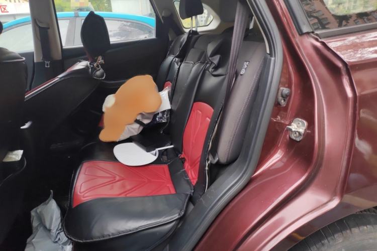 Used Venucia T70 2015 2.0L CVT Smart Choice Edition Interior 4