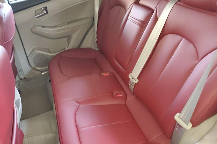 Used Venucia T70 2015 2.0L CVT Smart Choice Edition Interior 4