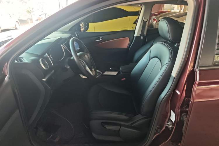 Used Venucia T70 2015 2.0L CVT Smart Choice Edition Left Front Seat