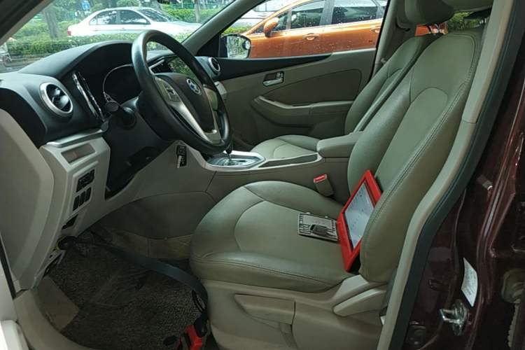 Used Venucia T70 2015 2.0L CVT Smart Choice Edition Left Front Seat
