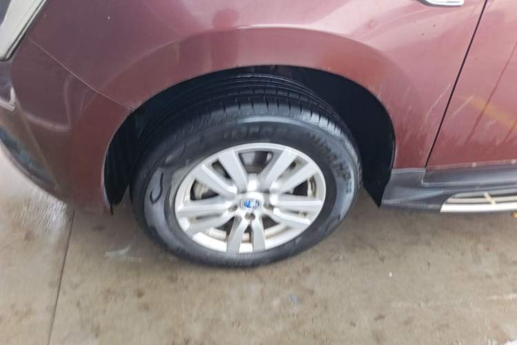 Used Venucia T70 2015 2.0L CVT Smart Edition Left Front Wheel Hub