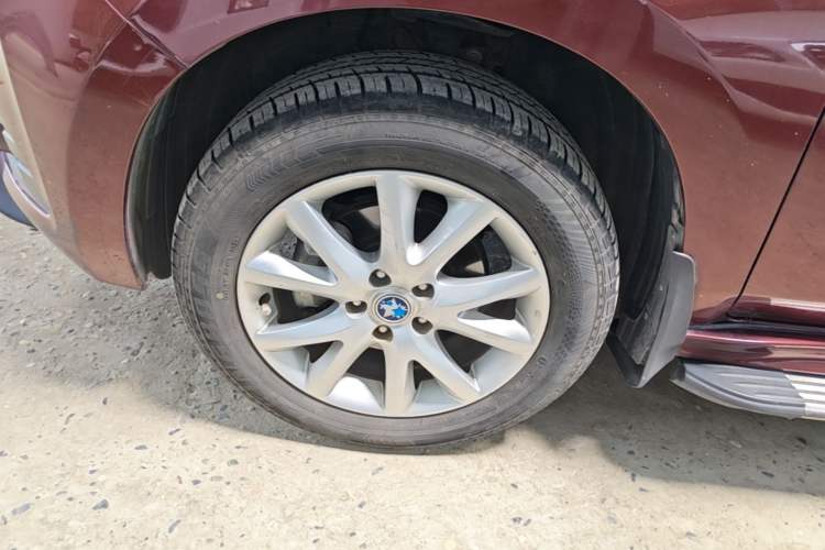 Used Venucia T70 2015 2.0L CVT Smart Edition Left Front Wheel Hub