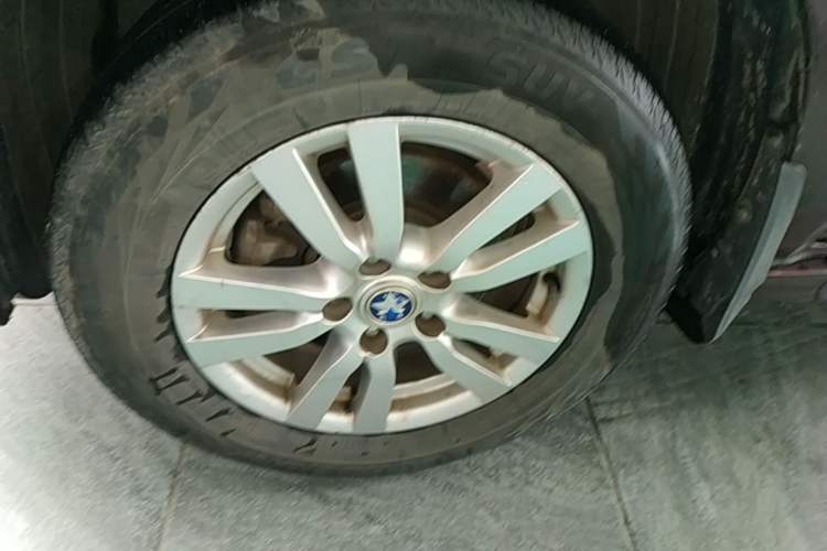 Used Venucia T70 2015 2.0L CVT Smart Choice Edition Left Front Wheel Hub