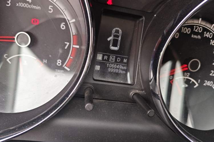 Used Venucia T70 2015 2.0L CVT Smart Edition Odometer Close Up
