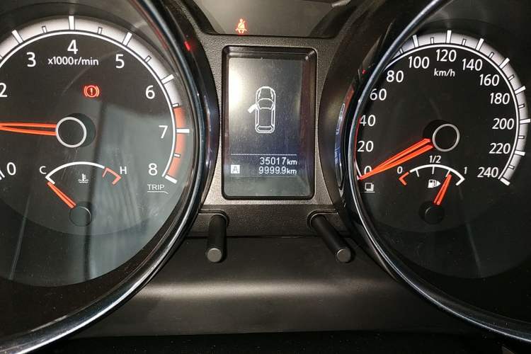 Used Venucia T70 2015 2.0L Manual RuiQu Version Odometer Close Up