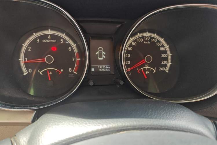 Used Venucia T70 2015 2.0L Manual RuiXiang Edition Odometer Close Up