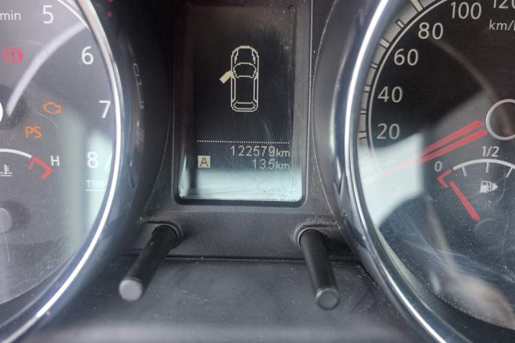 Used Venucia T70 2015 1.6L Manual Ruixing Edition Odometer Close Up