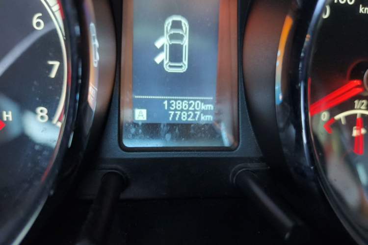 Used Venucia T70 2015 1.6L Manual Ruixing Edition Odometer Close Up