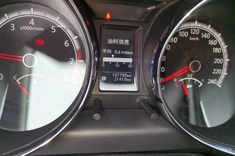 Used Venucia T70 2015 2.0L Manual RuiXiang Edition Odometer Close Up