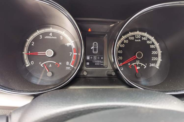 Used Venucia T70 2015 2.0L CVT Smart Choice Edition Odometer Close Up