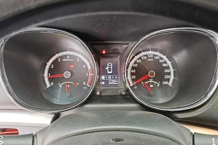 Used Venucia T70 2015 2.0L CVT Smart Edition Odometer Close Up