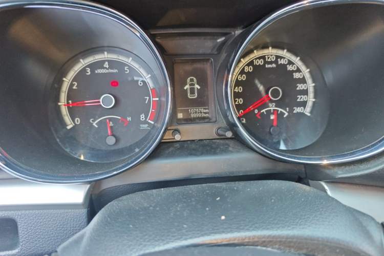 Used Venucia T70 2015 2.0L Manual RuiQu Version Odometer Close Up