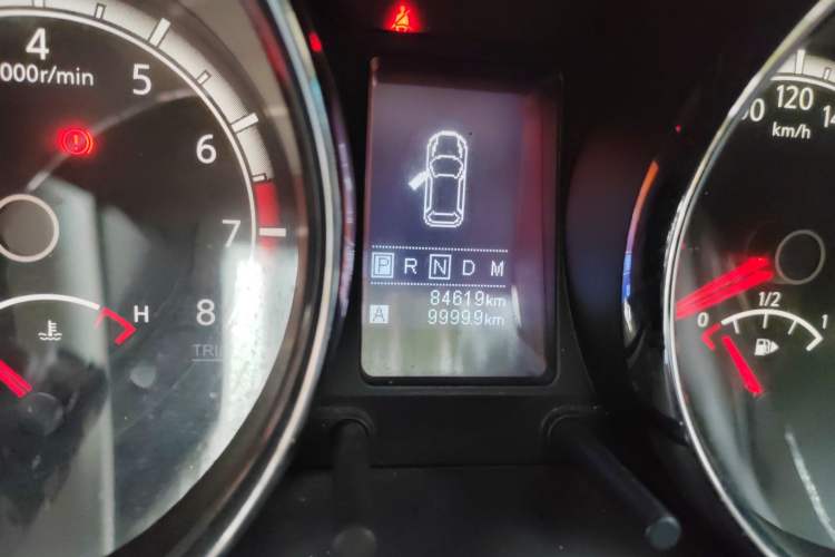 Used Venucia T70 2015 2.0L CVT Smart Choice Edition Odometer Close Up