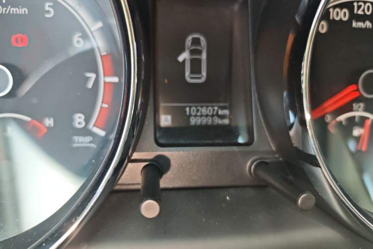 Used Venucia T70 2015 1.6L Manual Ruixing Edition Odometer Close Up