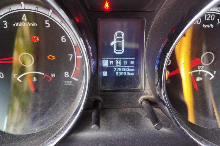 Used Venucia T70 2015 2.0L CVT Smart Choice Edition Odometer Close Up