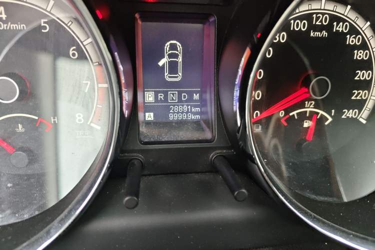 Used Venucia T70 2015 2.0L CVT Smart Edition Odometer Close Up