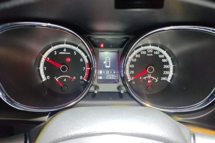 Used Venucia T70 2015 2.0L CVT Smart Edition Odometer Close Up