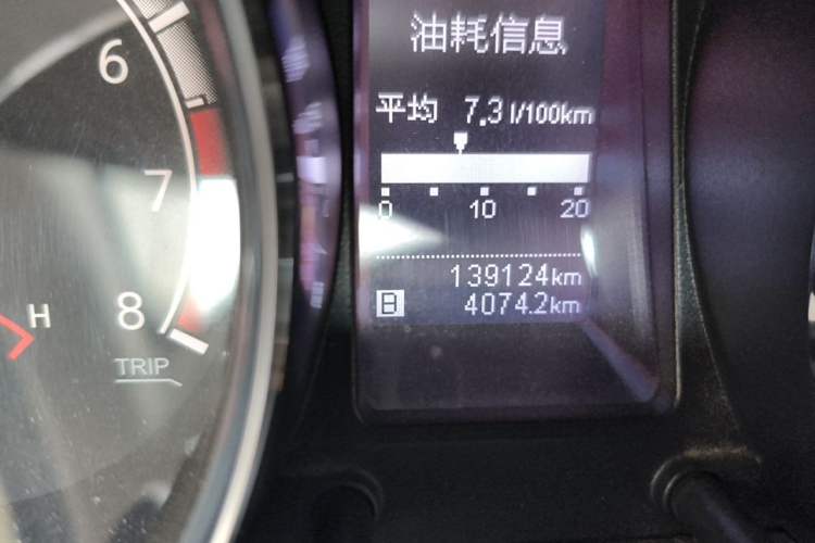 Used Venucia T70 2015 2.0L Manual RuiQu Version Odometer Close Up