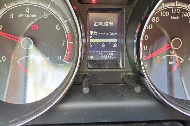 Used Venucia T70 2015 2.0L Manual RuiQu Version Odometer Close Up