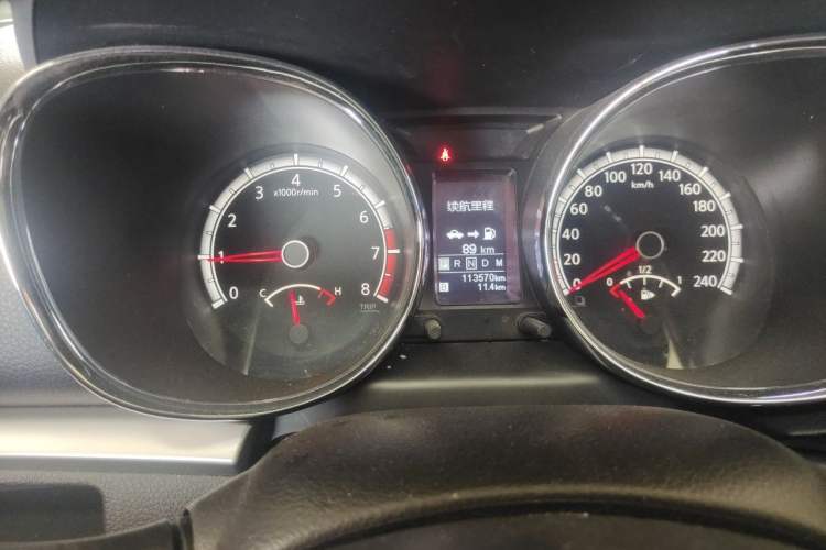 Used Venucia T70 2015 2.0L CVT Smart Edition Odometer Close Up