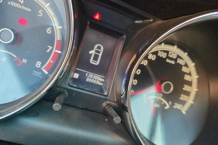 Used Venucia T70 2015 2.0L Manual RuiQu Version Odometer Close Up