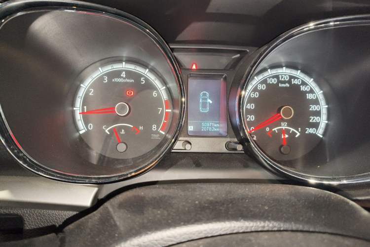 Used Venucia T70 2015 1.6L Manual Ruixing Edition Odometer Close Up