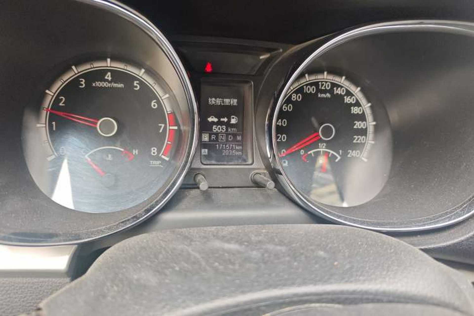 Used Venucia T70 2015 2.0L CVT Smart Edition Odometer Close Up