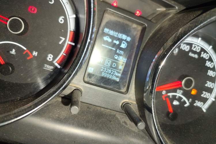 Used Venucia T70 2015 2.0L CVT Smart Choice Edition Odometer Close Up