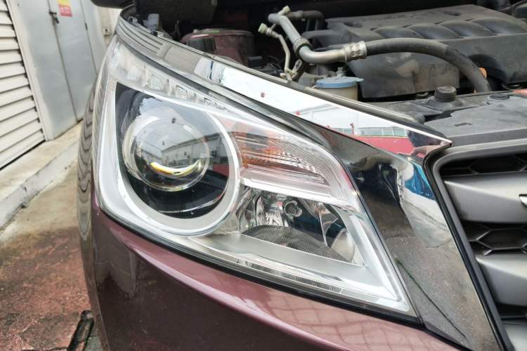 Used Venucia T70 2015 2.0L CVT Smart Edition Right Front Headlight