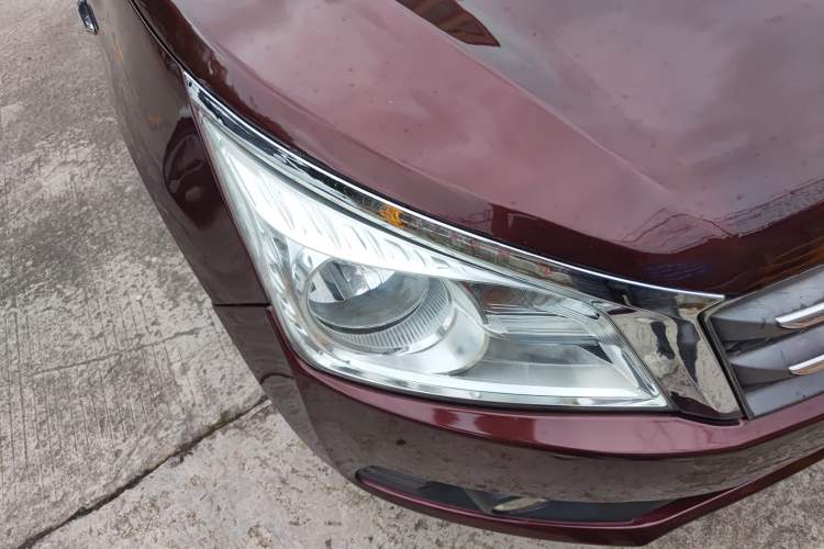 Used Venucia T70 2015 2.0L CVT Smart Choice Edition Right Front Headlight