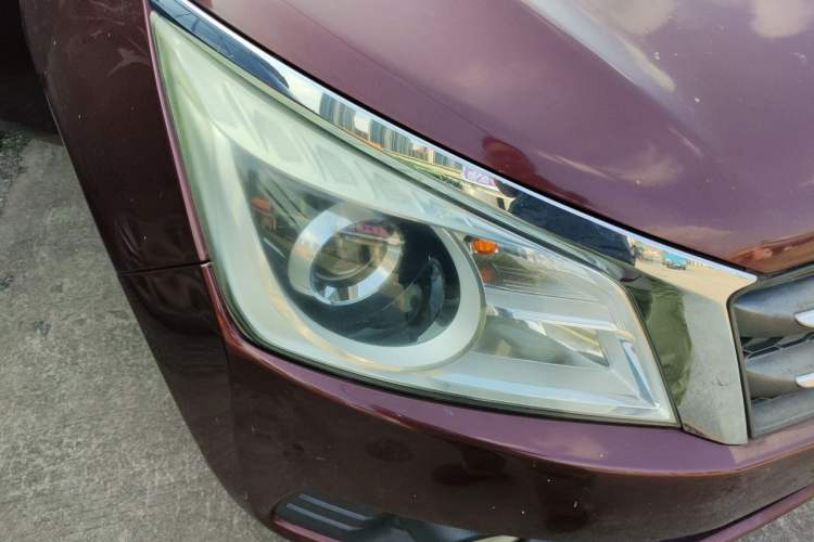 Used Venucia T70 2015 2.0L CVT Smart Edition Right Front Headlight