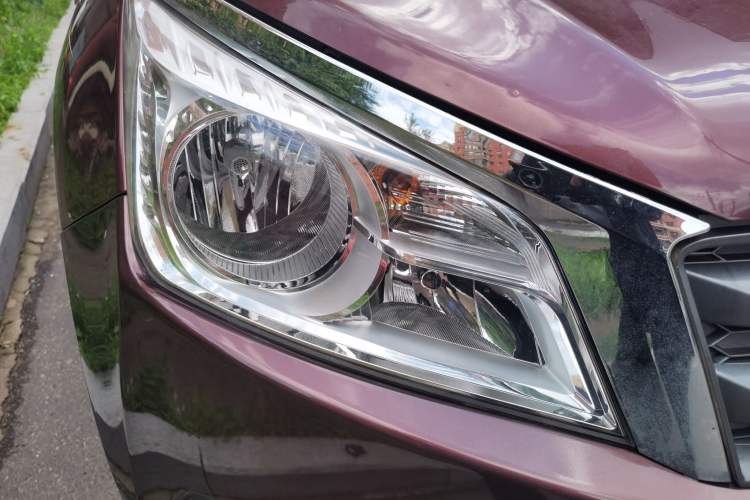 Used Venucia T70 2015 2.0L CVT Smart Choice Edition Right Front Headlight