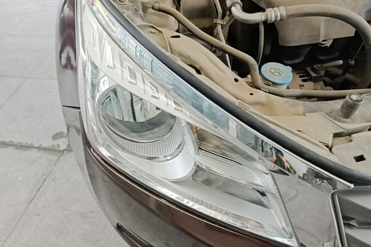 Used Venucia T70 2015 2.0L CVT Smart Edition Right Front Headlight