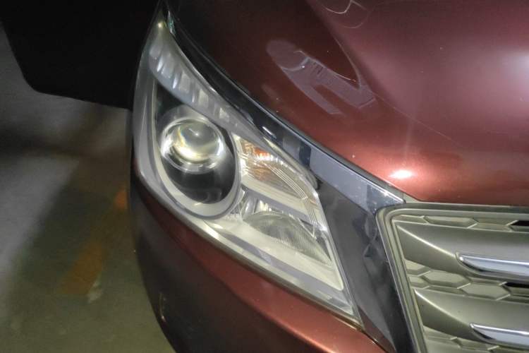 Used Venucia T70 2015 2.0L CVT Smart Edition Right Front Headlight