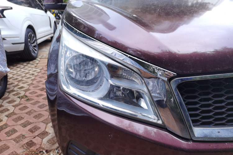 Used Venucia T70 2015 2.0L CVT Smart Choice Edition Right Front Headlight