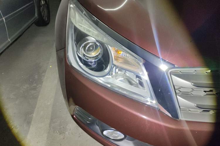 Used Venucia T70 2015 2.0L CVT Smart Edition Right Front Headlight