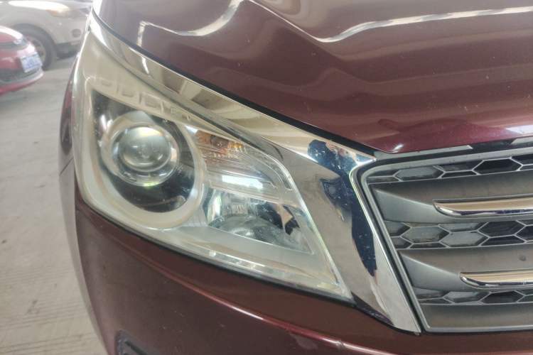 Used Venucia T70 2015 2.0L CVT Smart Edition Right Front Headlight