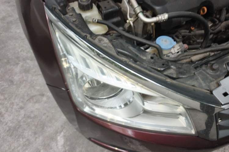 Used Venucia T70 2015 2.0L CVT Smart Choice Edition Right Front Headlight