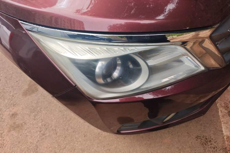 Used Venucia T70 2015 2.0L CVT Smart Edition Right Front Headlight