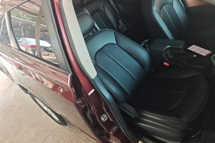 Used Venucia T70 2015 2.0L CVT Smart Choice Edition Right Front Seat