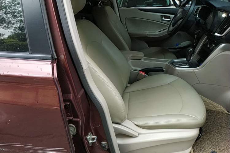 Used Venucia T70 2015 2.0L CVT Smart Choice Edition Right Front Seat