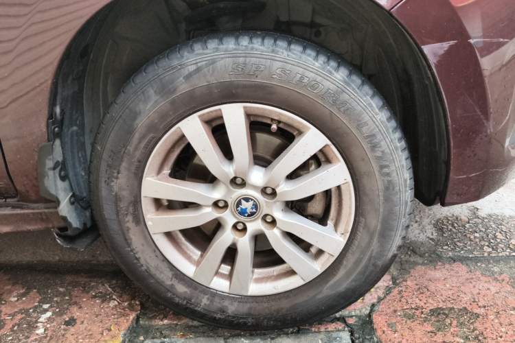 Used Venucia T70 2015 2.0L CVT Smart Edition Right Front Wheel Hub