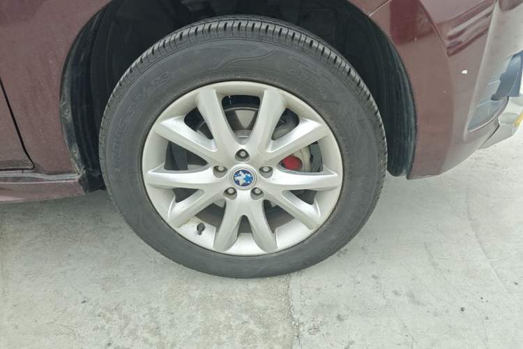 Used Venucia T70 2015 2.0L CVT Smart Edition Right Front Wheel Hub