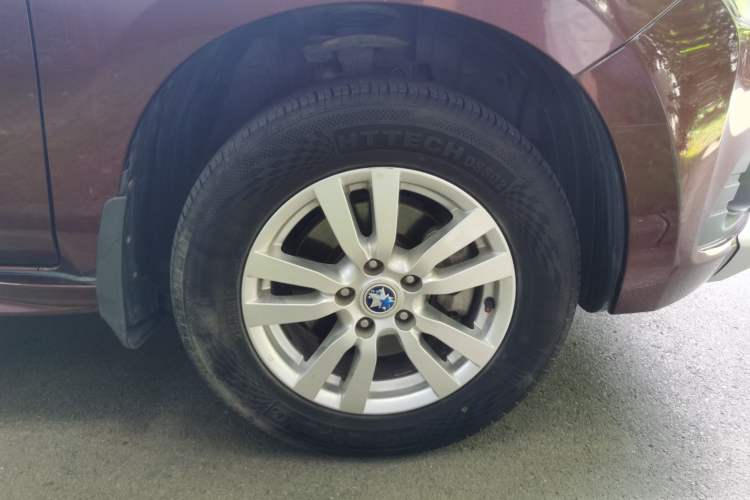 Used Venucia T70 2015 2.0L CVT Smart Choice Edition Right Front Wheel Hub