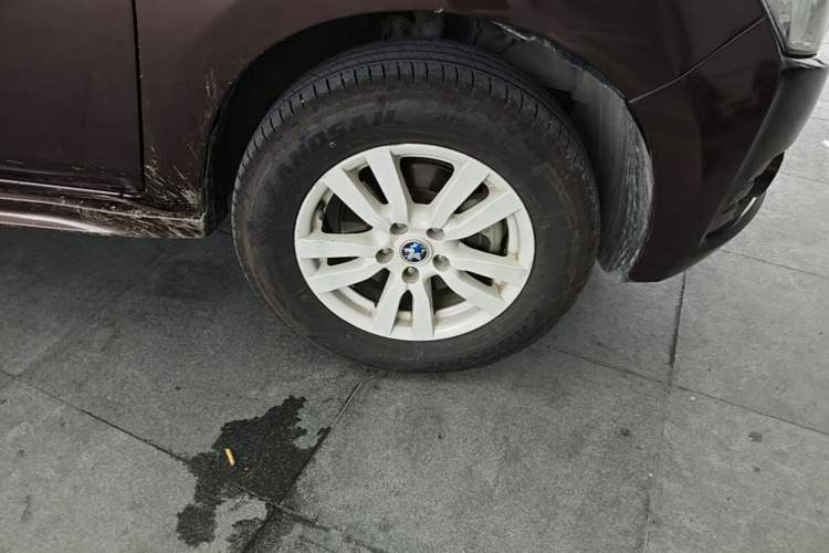 Used Venucia T70 2015 2.0L CVT Smart Edition Right Front Wheel Hub