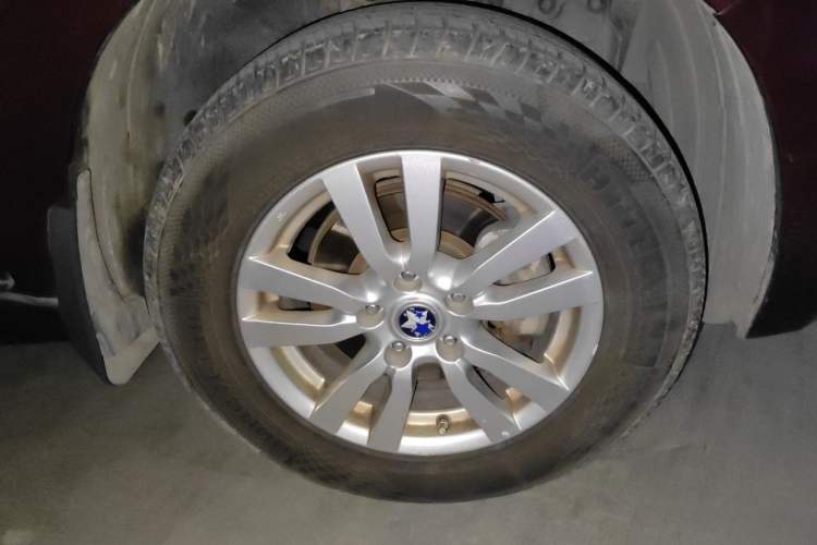 Used Venucia T70 2015 2.0L CVT Smart Edition Right Front Wheel Hub