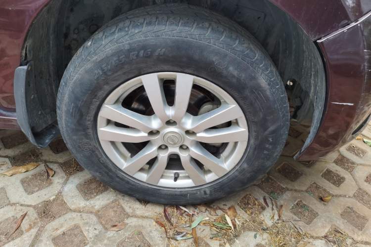 Used Venucia T70 2015 2.0L CVT Smart Choice Edition Right Front Wheel Hub