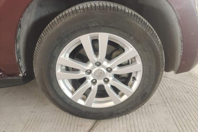 Used Venucia T70 2015 2.0L CVT Smart Edition Right Front Wheel Hub