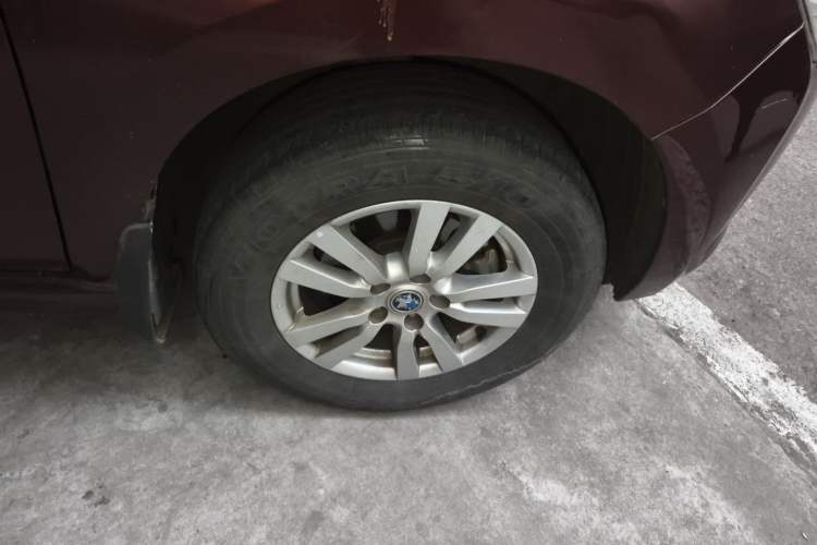 Used Venucia T70 2015 2.0L CVT Smart Choice Edition Right Front Wheel Hub