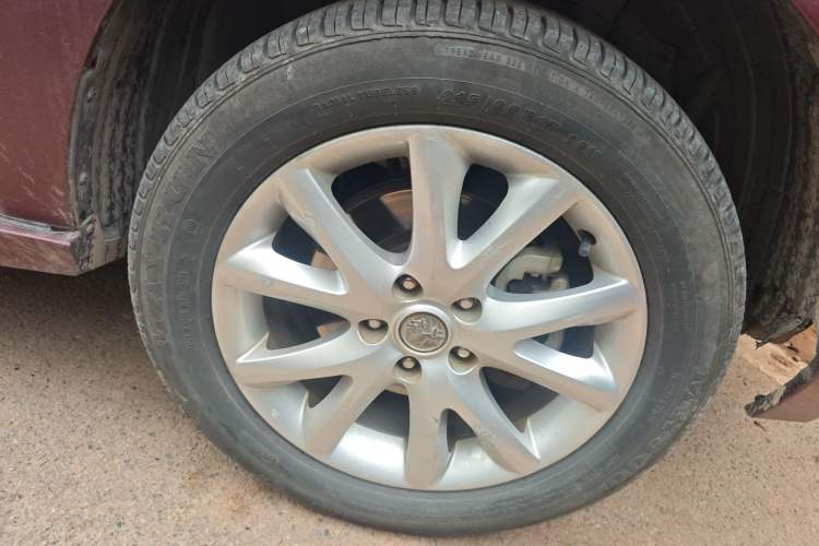 Used Venucia T70 2015 2.0L CVT Smart Edition Right Front Wheel Hub